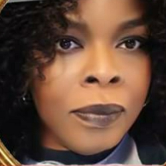 HELLO..POSHERS💋 - Picture 4 of 10